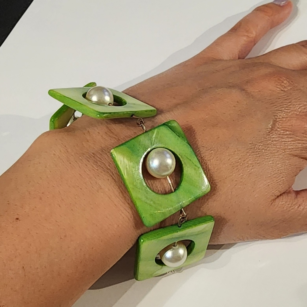 Green Pearl Bracelet